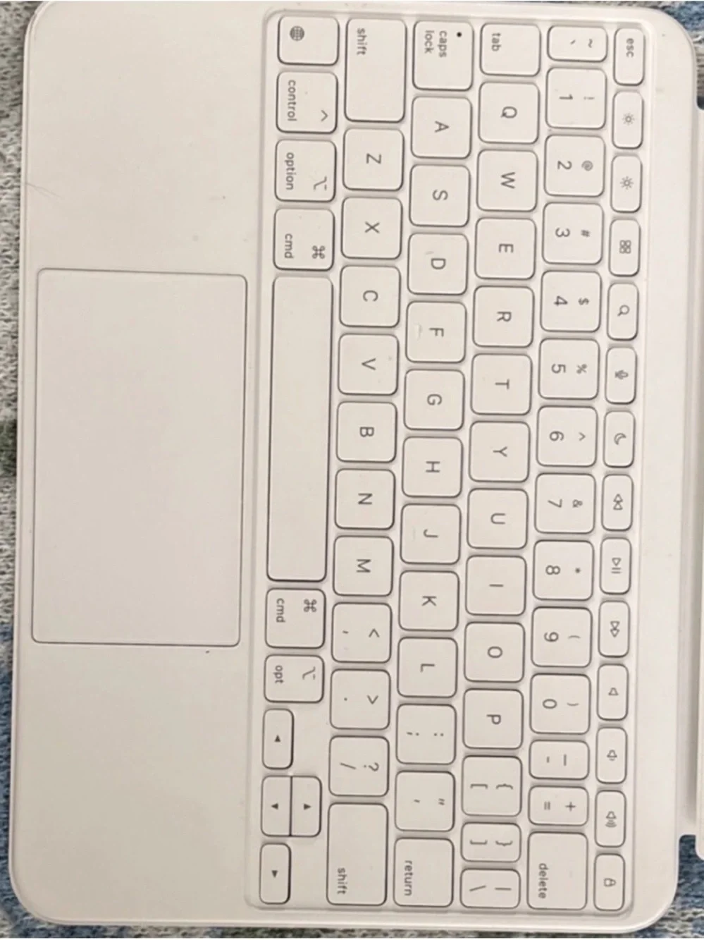 Apple iPad 16 with White magic Keyboard and Apple Pencil
